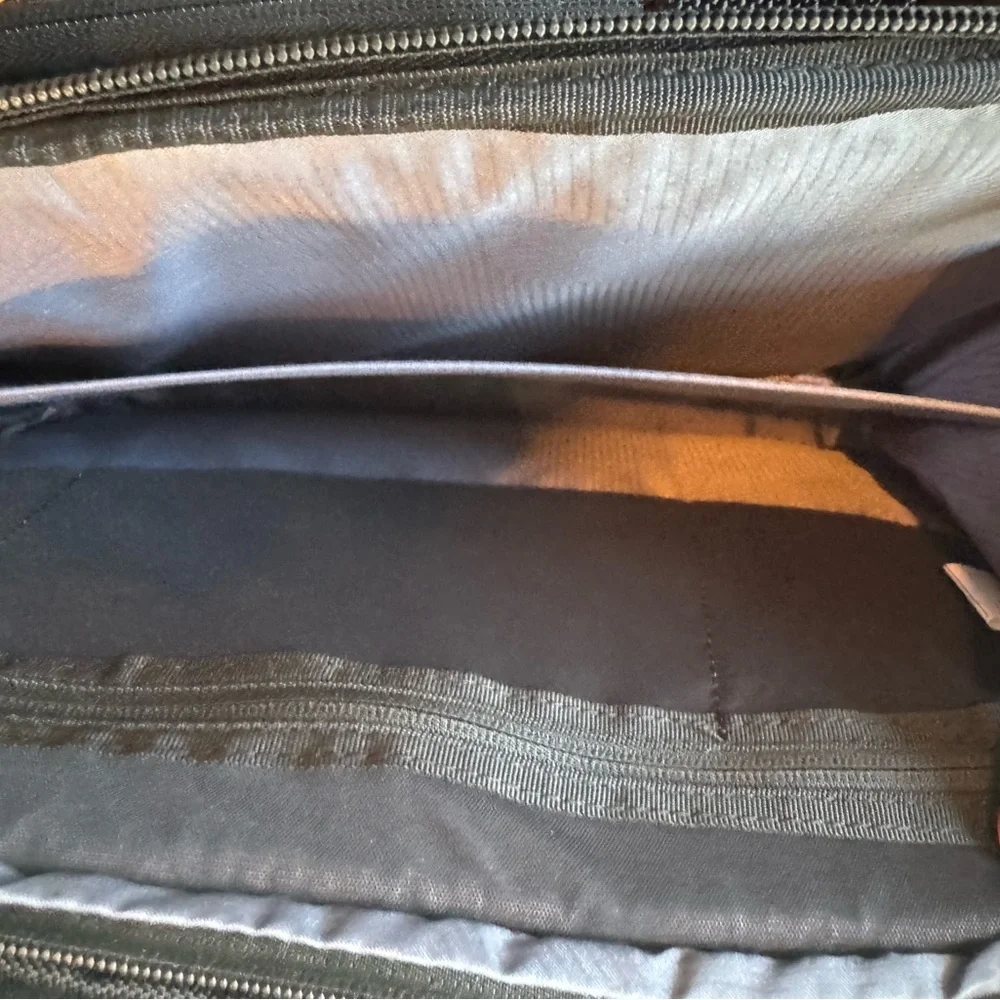 Targus Black Men's Laptop Messenger Bag with Shoulder Strap